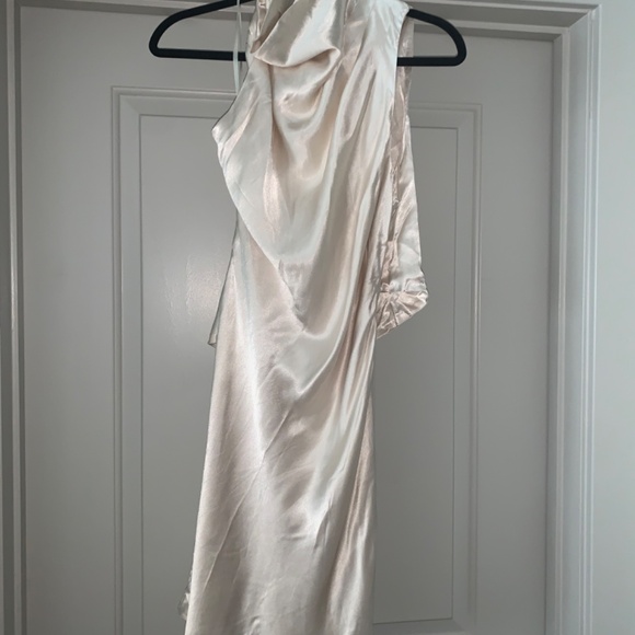 DISSH WHITE SATIN BACKLESS MINI DRESS WEDDING RECEPTION - Picture 6 of 8